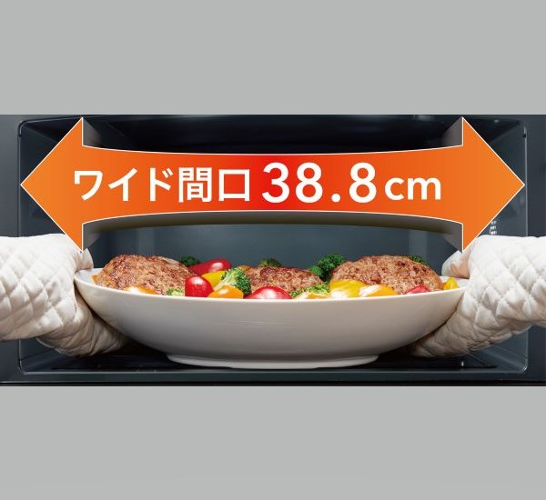 「ワイド＆フラット庫内」だからラクラク出し入れ。